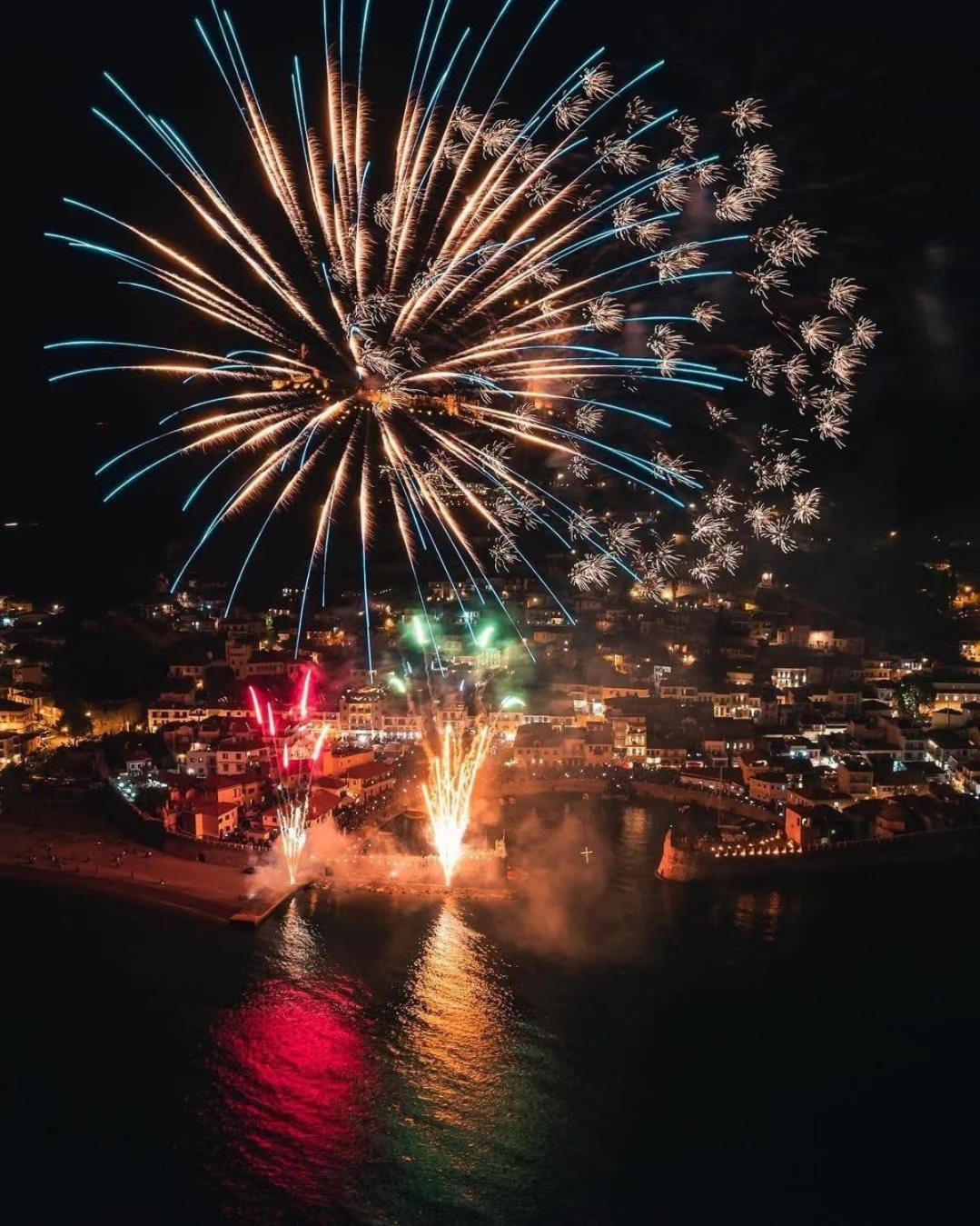 Nafpaktos Studio In Port Ιι エクステリア 写真